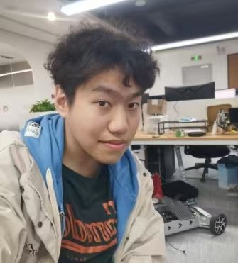本科毕业于清华大学电子系